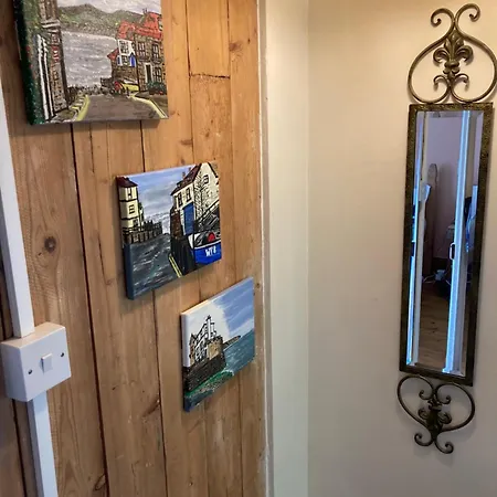 Holmedale With Outdoor Terrace In The Heart Of Robin Hoods Bay